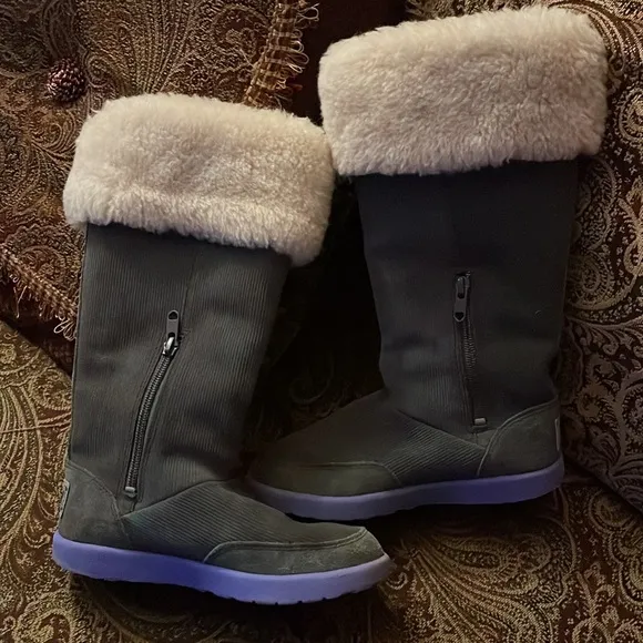 UGG gray boots with hearts