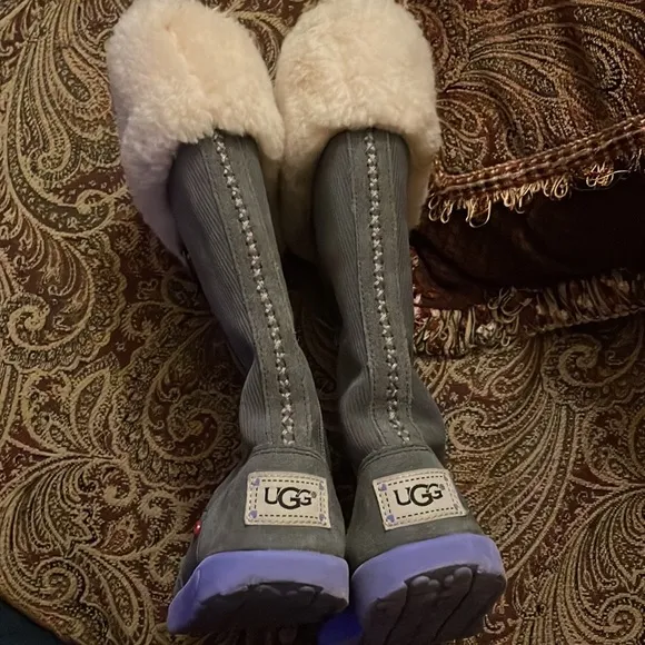 UGG gray boots with hearts