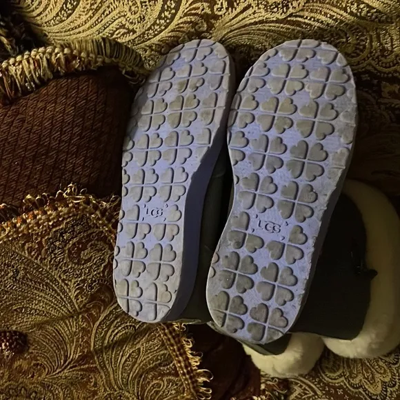 UGG gray boots with hearts