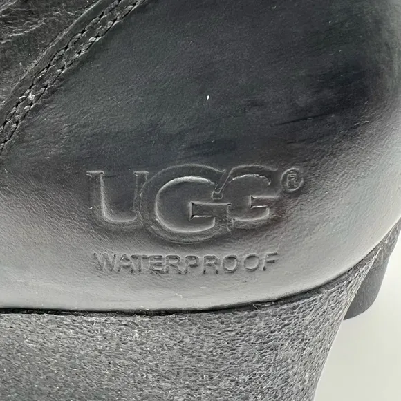 UGG Janney Women's Wedge Heel Boots Size 6.5 Sheepskin Lined 1012527 Waterproof