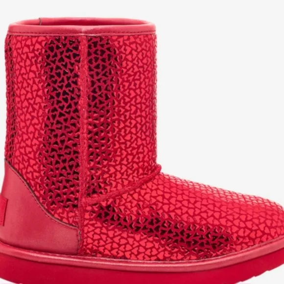 UGG Kids Classic II Gel Hearts (Little Kid/Big Kid)
