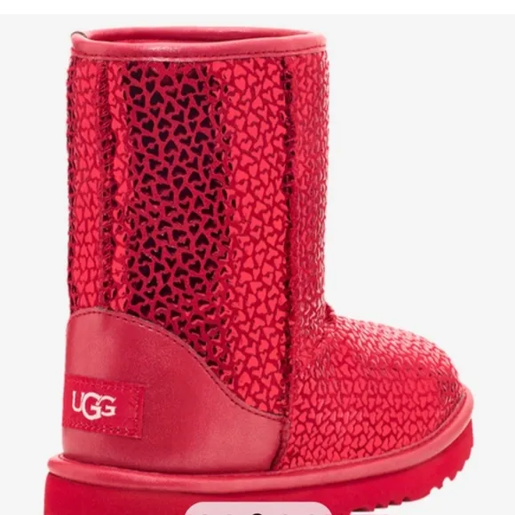 UGG Kids Classic II Gel Hearts (Little Kid/Big Kid)