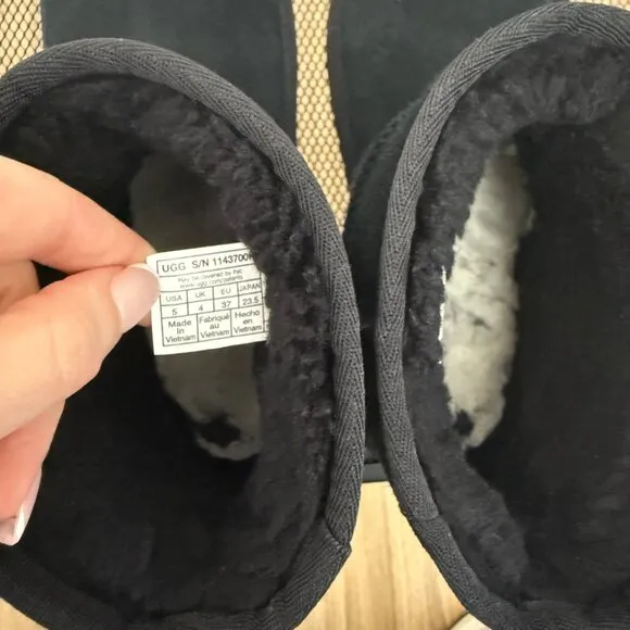 UGG Kids' Classic Mini Platform Boots - Size 5 (Fits a women's 7)