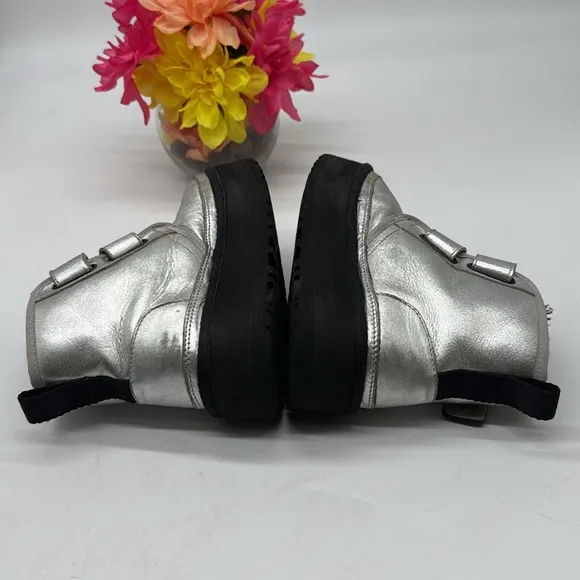 UGG Kids Silver Platform Boots Size 4 KS7760