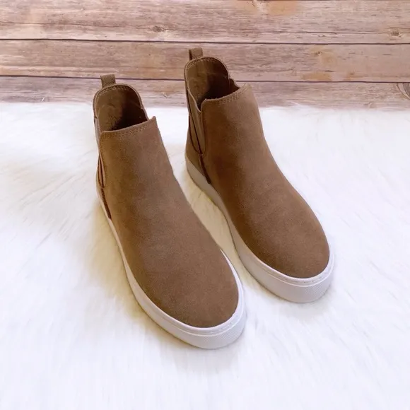 UGG Mauna Chestnut Suede Chelsea Sneaker Boots