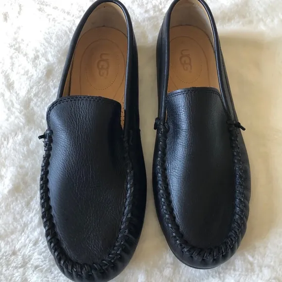 UGG Men dress shoes/loafers NWOT