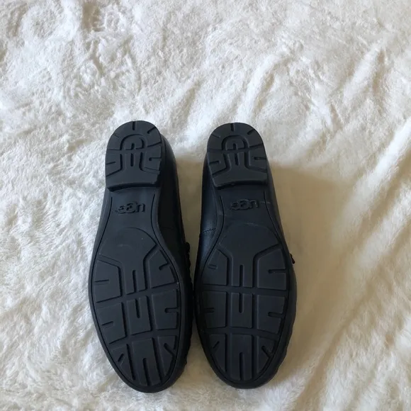 UGG Men dress shoes/loafers NWOT