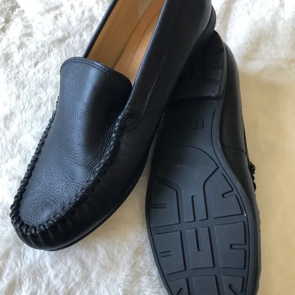 UGG Men dress shoes/loafers NWOT