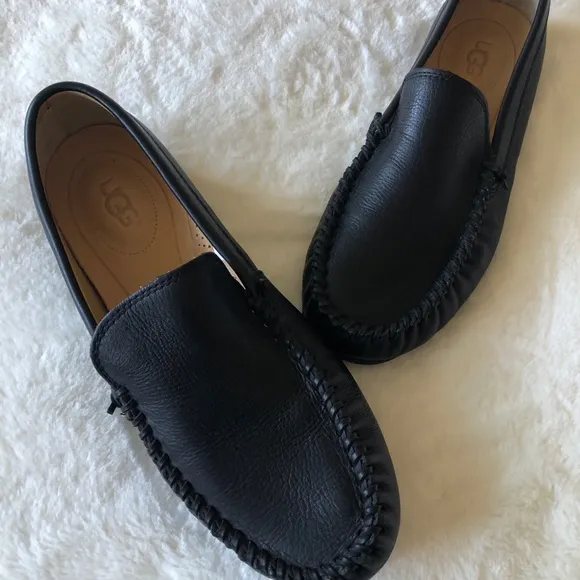 UGG Men dress shoes/loafers NWOT