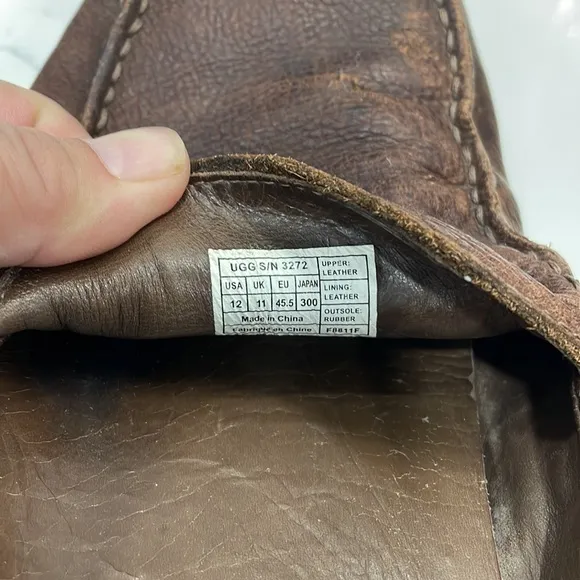 UGG men Loafers in brown leather size 12