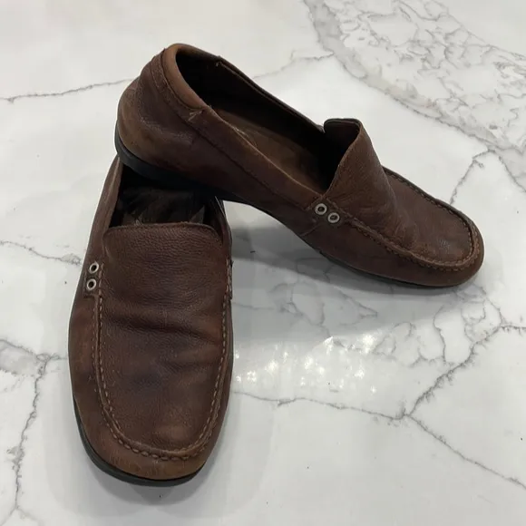 UGG men Loafers in brown leather size 12