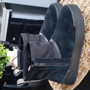 UGG PLATFORM BOOTS