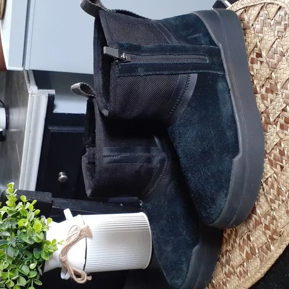 UGG PLATFORM BOOTS