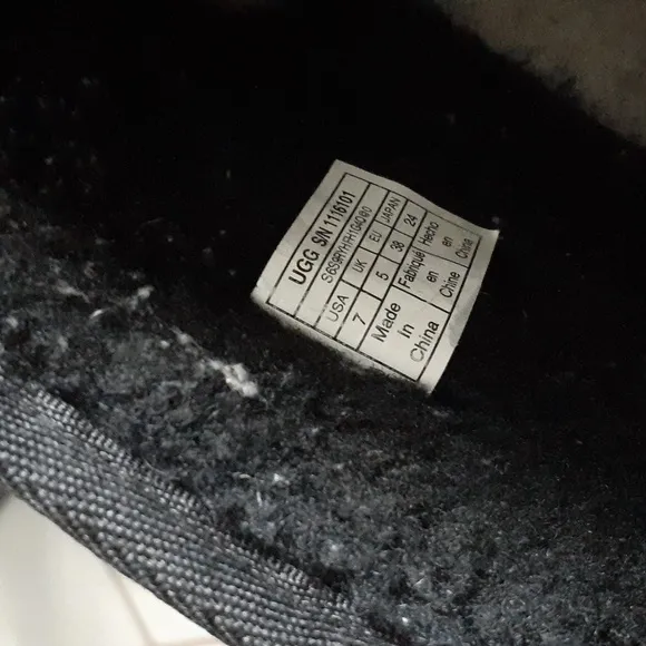 UGG PLATFORM BOOTS