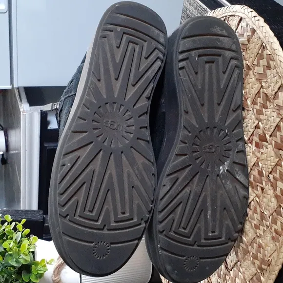 UGG PLATFORM BOOTS
