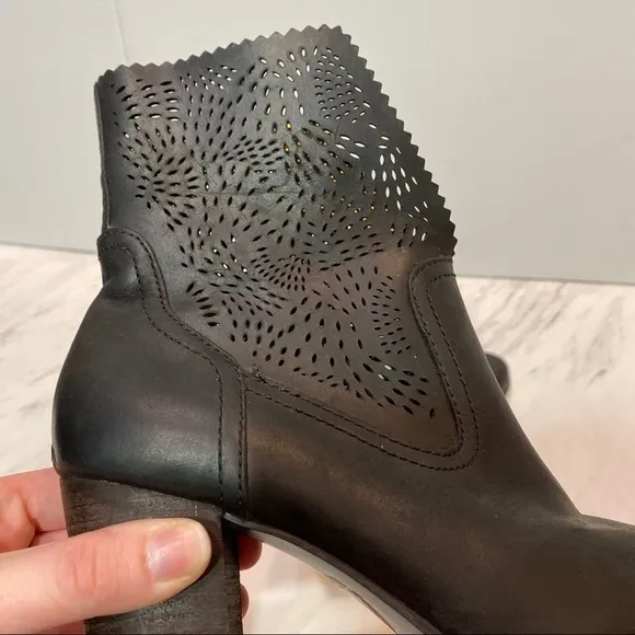UGG Thames Seaweed Black Boots