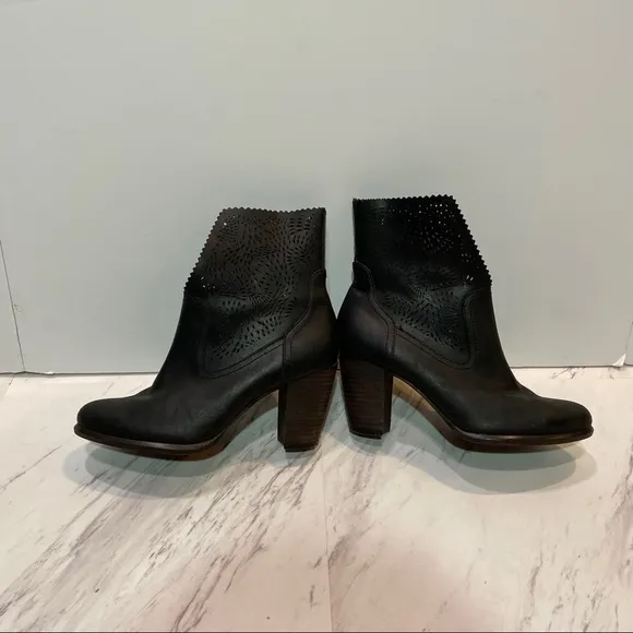 UGG Thames Seaweed Black Boots