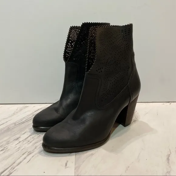 UGG Thames Seaweed Black Boots