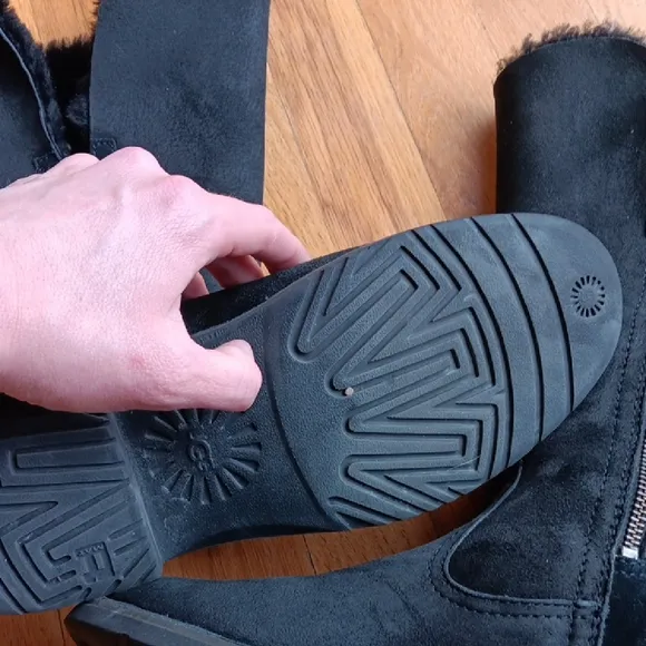 UGG Women's Black Boots Size 8.5 Great Condition!