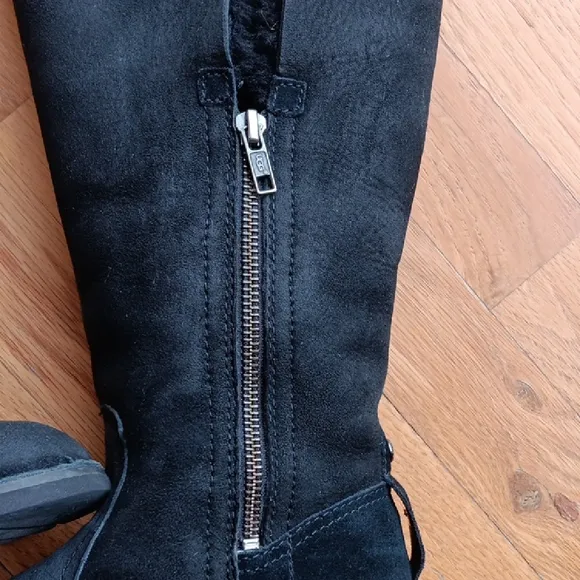 UGG Women's Black Boots Size 8.5 Great Condition!