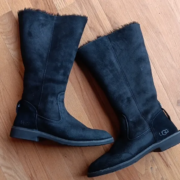 UGG Women's Black Boots Size 8.5 Great Condition!