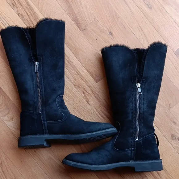 UGG Women's Black Boots Size 8.5 Great Condition!