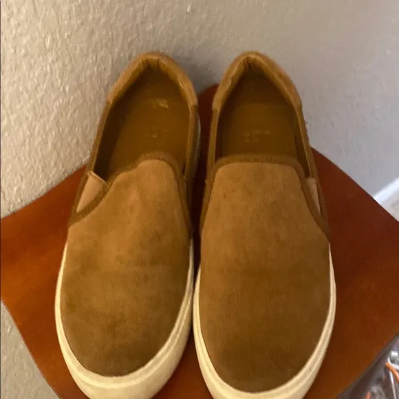 UGG womens Jazz Brown Slip-On Shoes