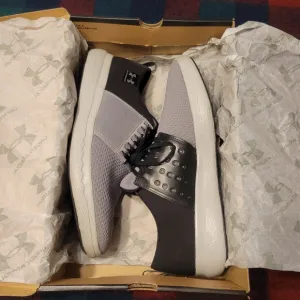 UNDER ARMOUR CHARGED CASUAL SHOES. MENS SIZE 11.5.