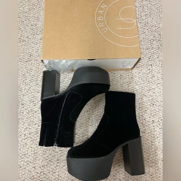 Urban Outfitters Black Platform Ankle Boots size 8