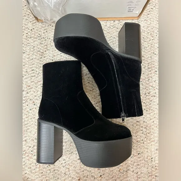 Urban Outfitters Black Platform Ankle Boots size 8