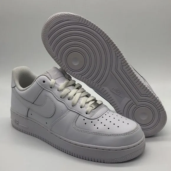 USED Mens Nike Air Force 1 Low '07 Triple White Casual Sneaker CW2288-111 No Box