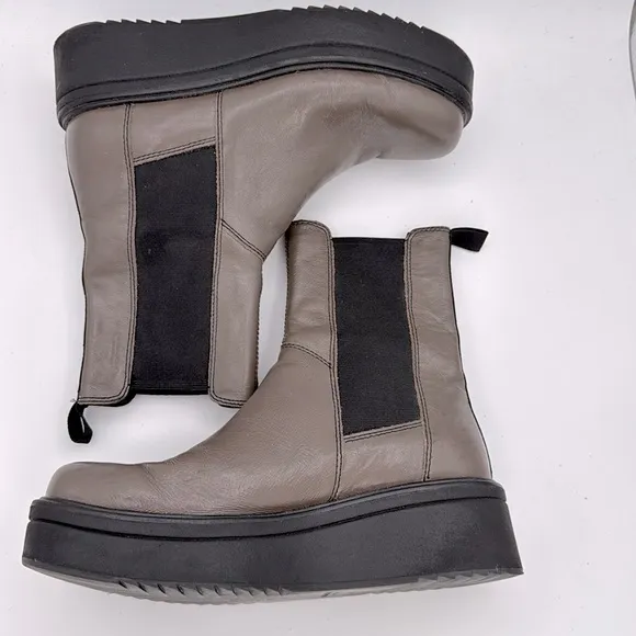 VAGABOND -women’s Tara Chelsea Boot patent leather platform mocha bootie 8.5/ 39