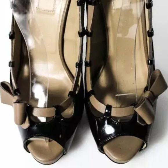 VALENTINO Garavani Black Cream Patent Leather Bow Peep Toe Heels US 9 Italy 39.5