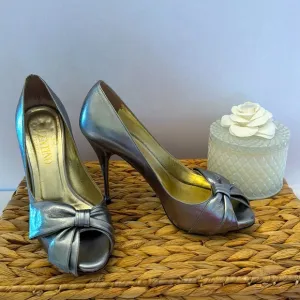 Valentino Garavani EU38/US8 Silver 4-1/2&quot; Side Bow Peep Toe d'Orsay Heels