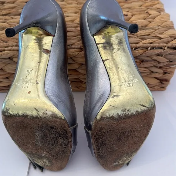 Valentino Garavani EU38/US8 Silver 4-1/2&quot; Side Bow Peep Toe d'Orsay Heels