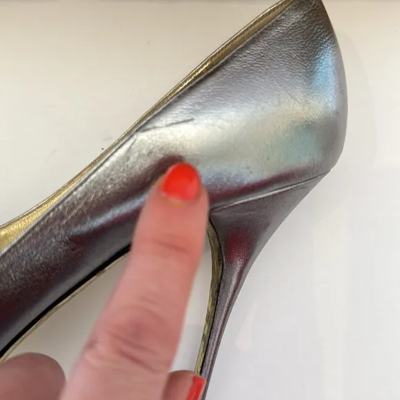 Valentino Garavani EU38/US8 Silver 4-1/2&quot; Side Bow Peep Toe d'Orsay Heels