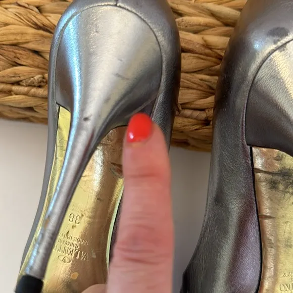 Valentino Garavani EU38/US8 Silver 4-1/2&quot; Side Bow Peep Toe d'Orsay Heels