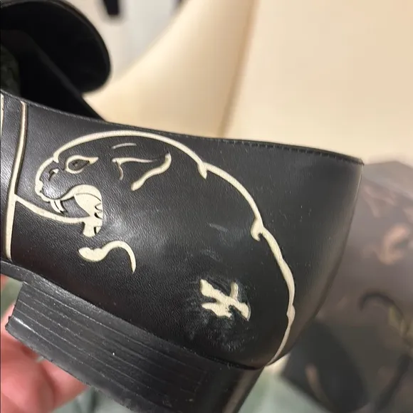Valentino Garavani Women’s Panther Black Loafers sz 36