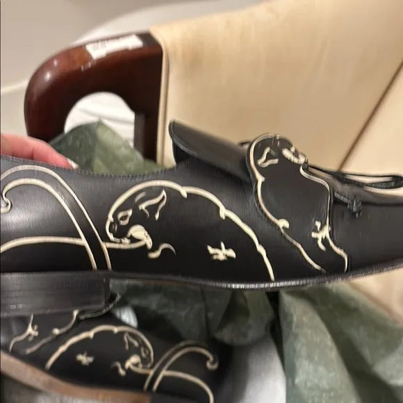 Valentino Garavani Women’s Panther Black Loafers sz 36