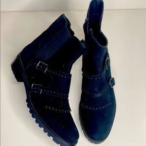 Vaneli M black suede leather kiltie ankle boot with silver toned studs, size 8N