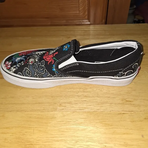 Vans Slip On Tiger Floral Skateboarding Casual Sneakers In A Mens 6/ W 7.5