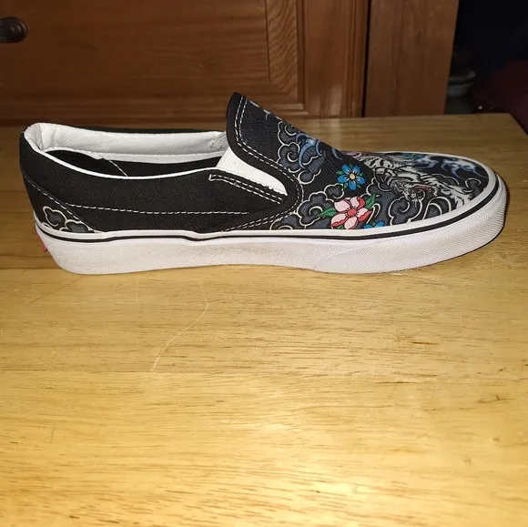 Vans Slip On Tiger Floral Skateboarding Casual Sneakers In A Mens 6/ W 7.5