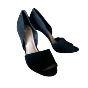 VC Vince Camuto Kramell Black Suede Peep Toe Heels – Size 9