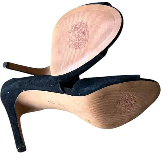 VC Vince Camuto Kramell Black Suede Peep Toe Heels – Size 9