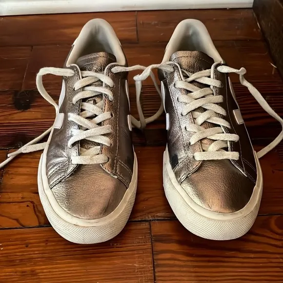 VEJA CAMPO TRAINERS Bronze Metallic White size EU 38, US 7