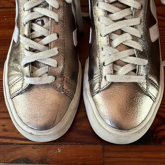 VEJA CAMPO TRAINERS Bronze Metallic White size EU 38, US 7