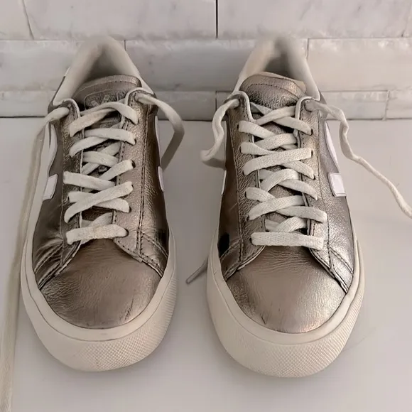 VEJA CAMPO TRAINERS Bronze Metallic White size EU 38, US 7