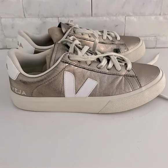 VEJA CAMPO TRAINERS Bronze Metallic White size EU 38, US 7