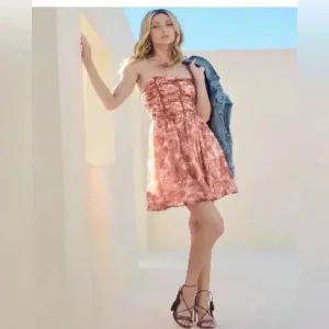 VENUS above the knee strapless mini dress