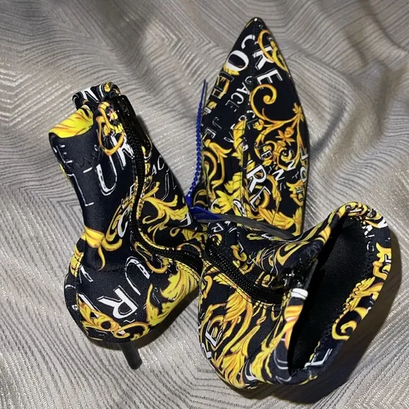 VERSACE JEANS COUTURE SCARLETT LOGO BOOTS, SIZE 35